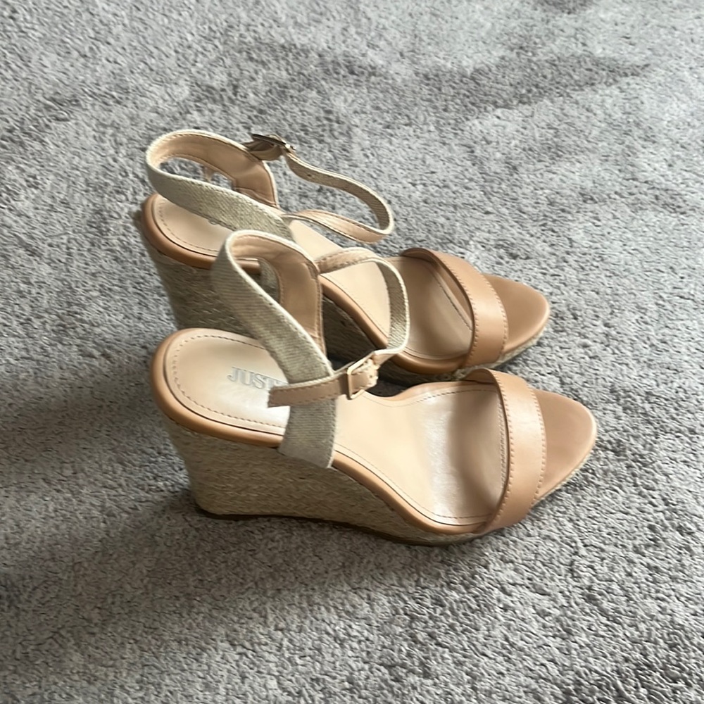 Tan wedges with woven detail